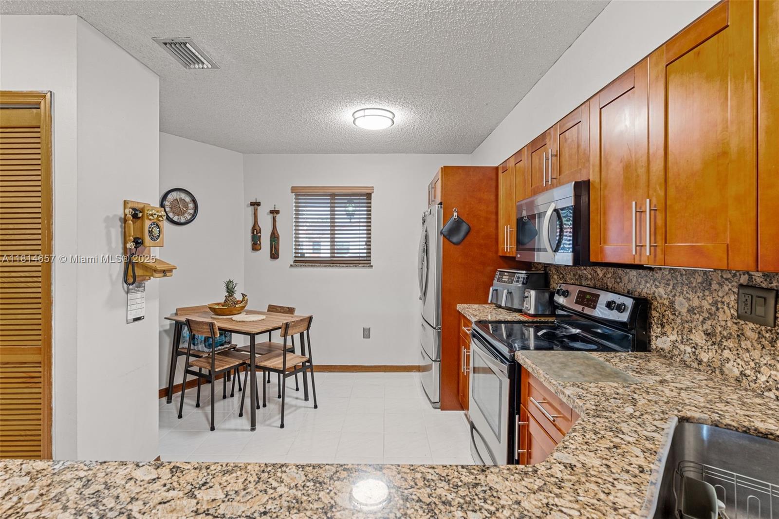 VISTA SUB - Residential Lease