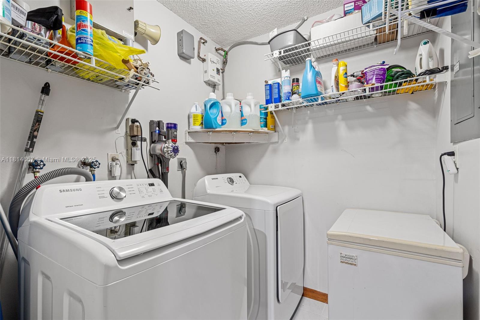 VISTA SUB - Residential Lease