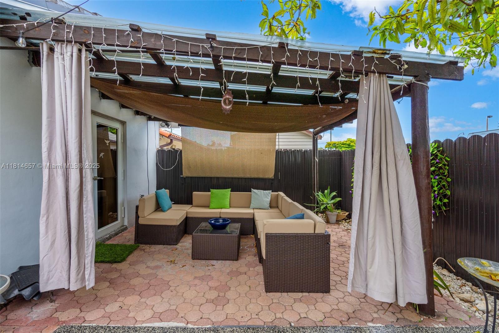 VISTA SUB - Residential Lease