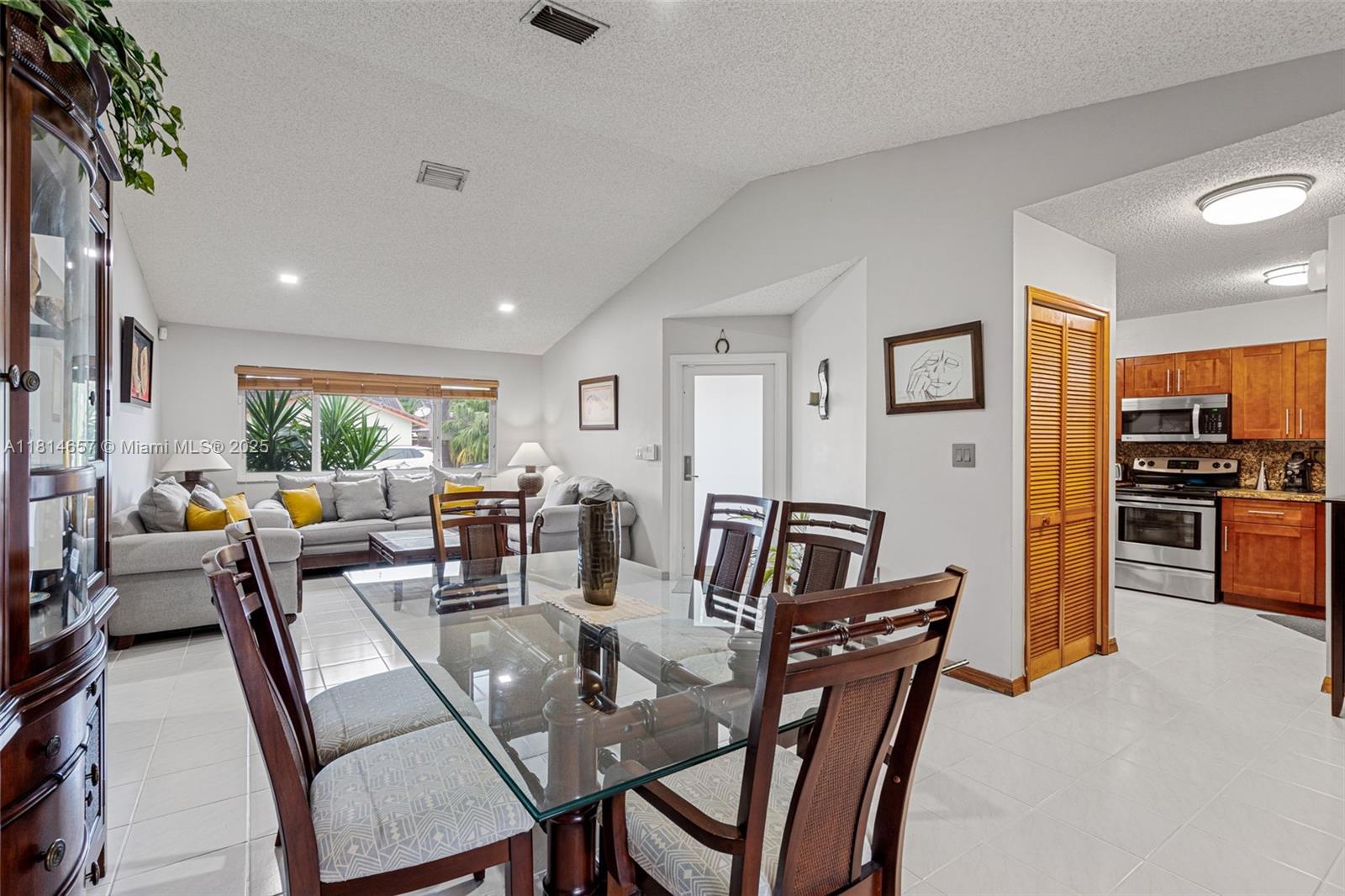 VISTA SUB - Residential Lease