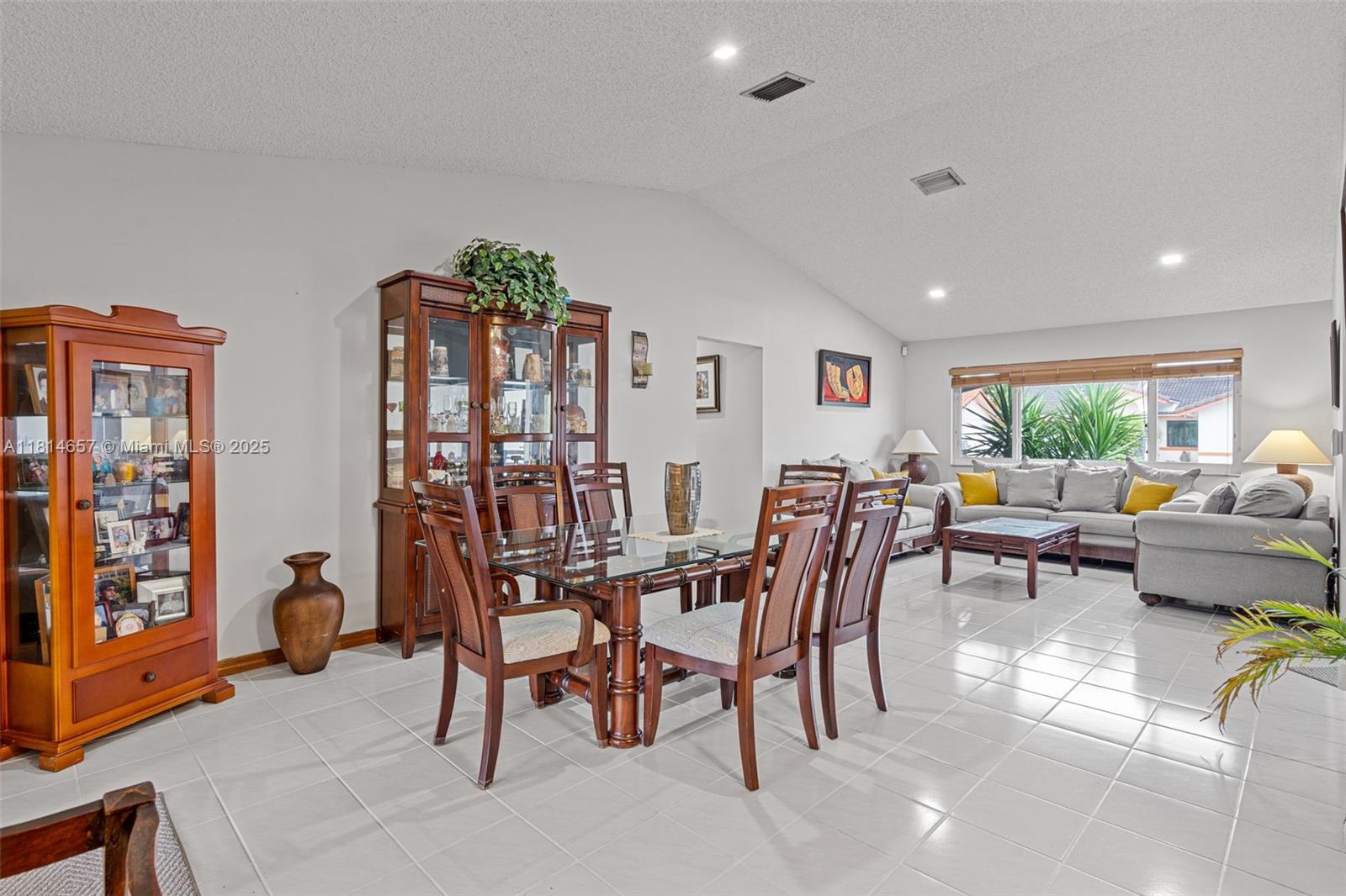 VISTA SUB - Residential Lease