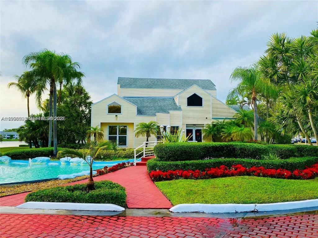 SUMMER LAKE - Residential