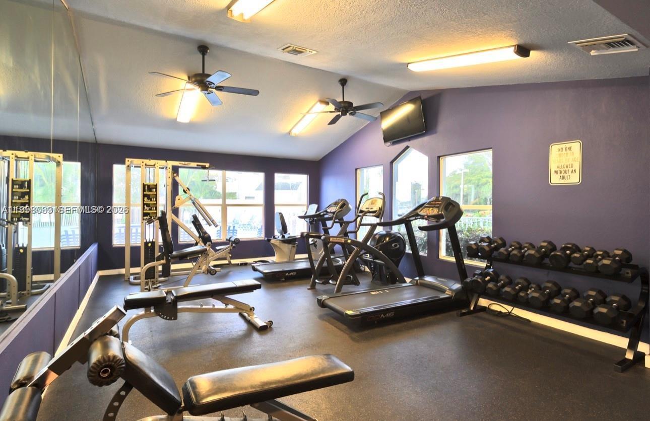 SUMMER LAKE - Residential