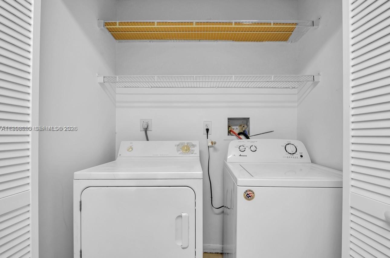 SUMMER LAKE - Residential