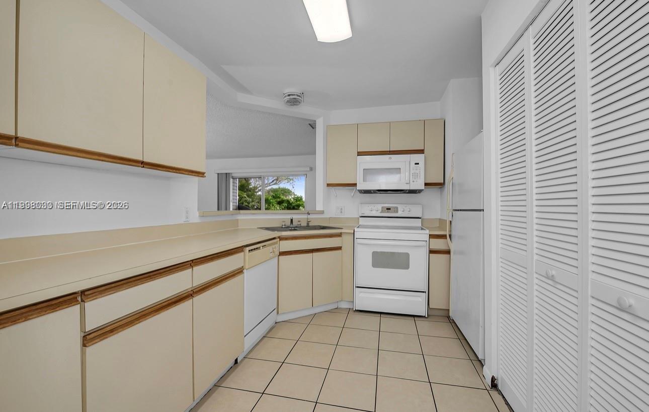 SUMMER LAKE - Residential