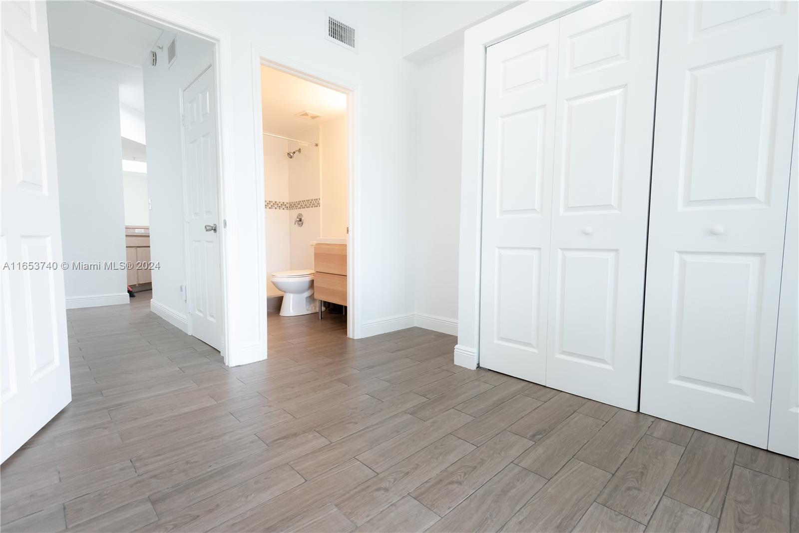 VILLAS DE TUSCANY CONDO - Residential Lease