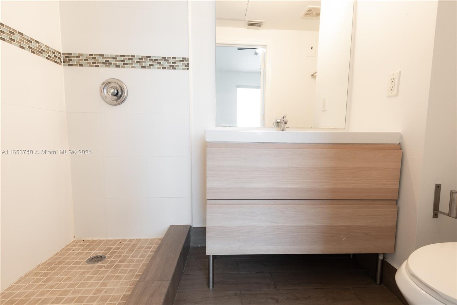 VILLAS DE TUSCANY CONDO - Residential Lease