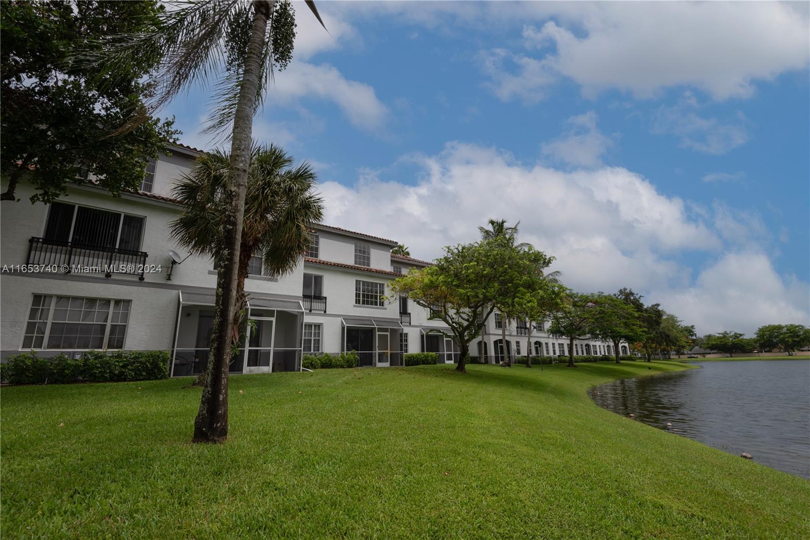 VILLAS DE TUSCANY CONDO - Residential Lease