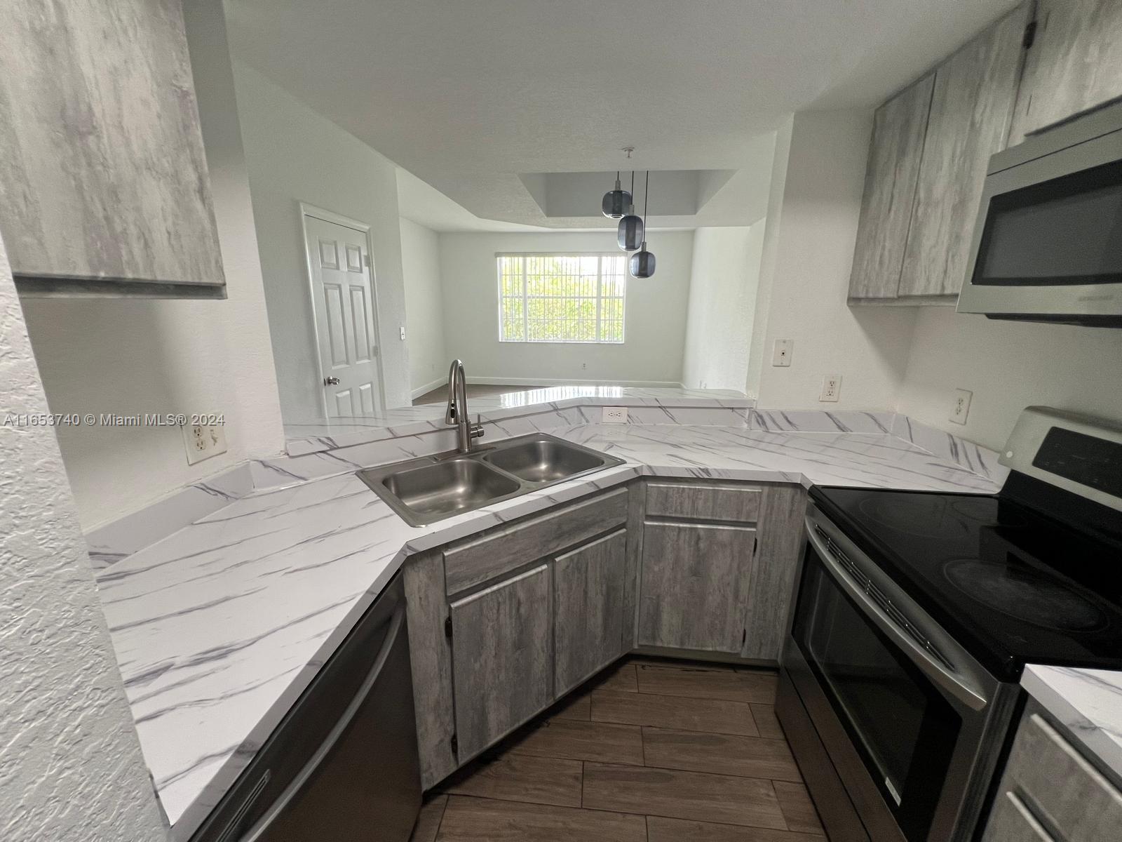 VILLAS DE TUSCANY CONDO - Residential Lease