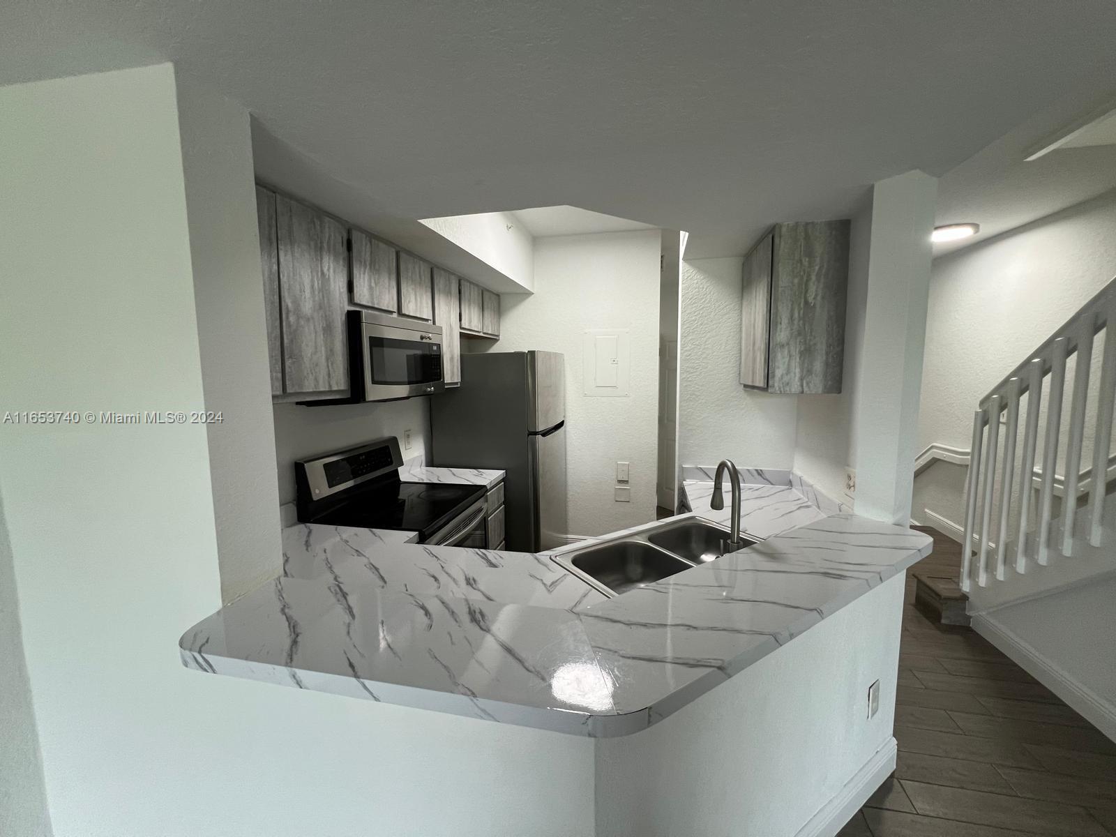 VILLAS DE TUSCANY CONDO - Residential Lease