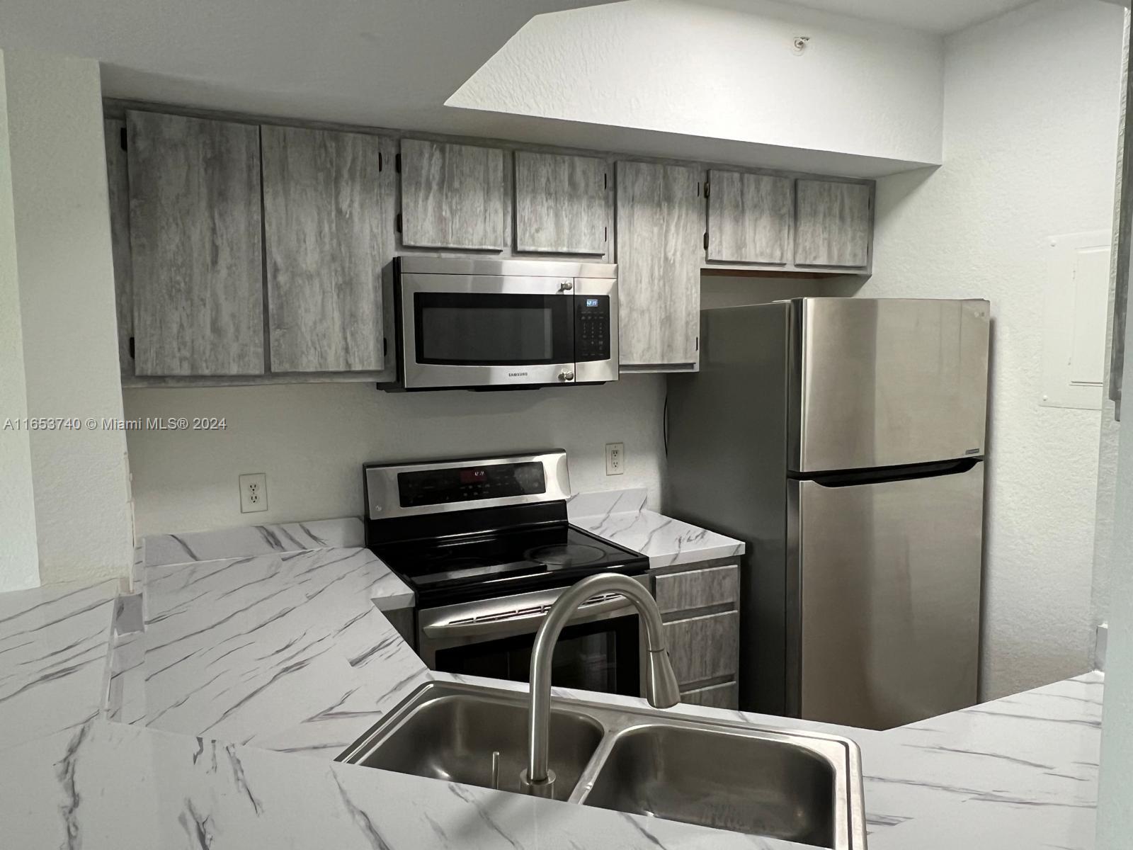 VILLAS DE TUSCANY CONDO - Residential Lease