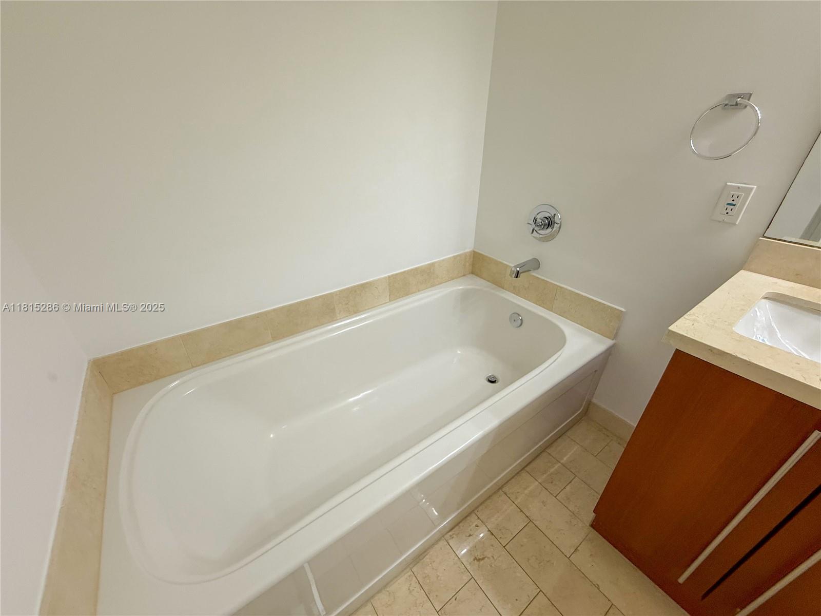 THE AXIS ON BRICKELL COND - Residential