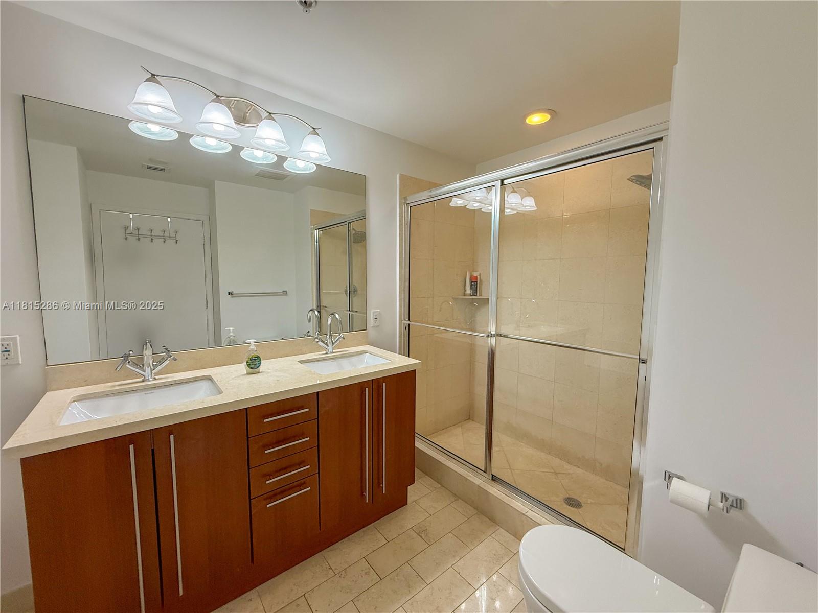 THE AXIS ON BRICKELL COND - Residential