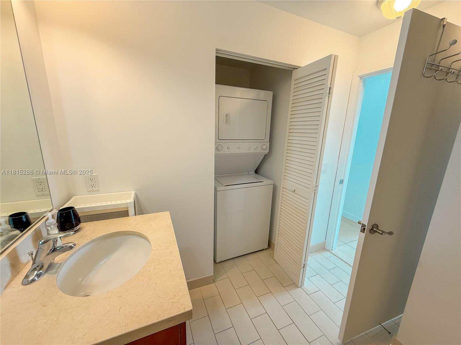 THE AXIS ON BRICKELL COND - Residential