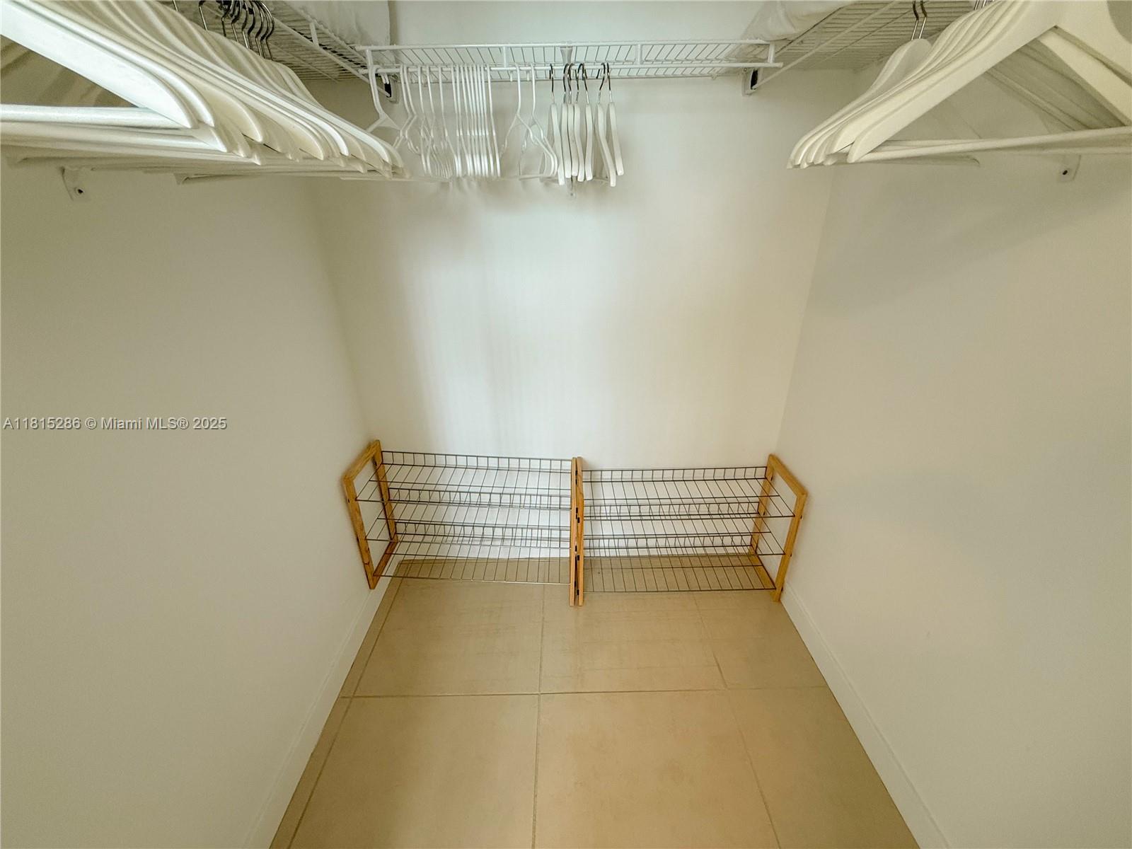 THE AXIS ON BRICKELL COND - Residential