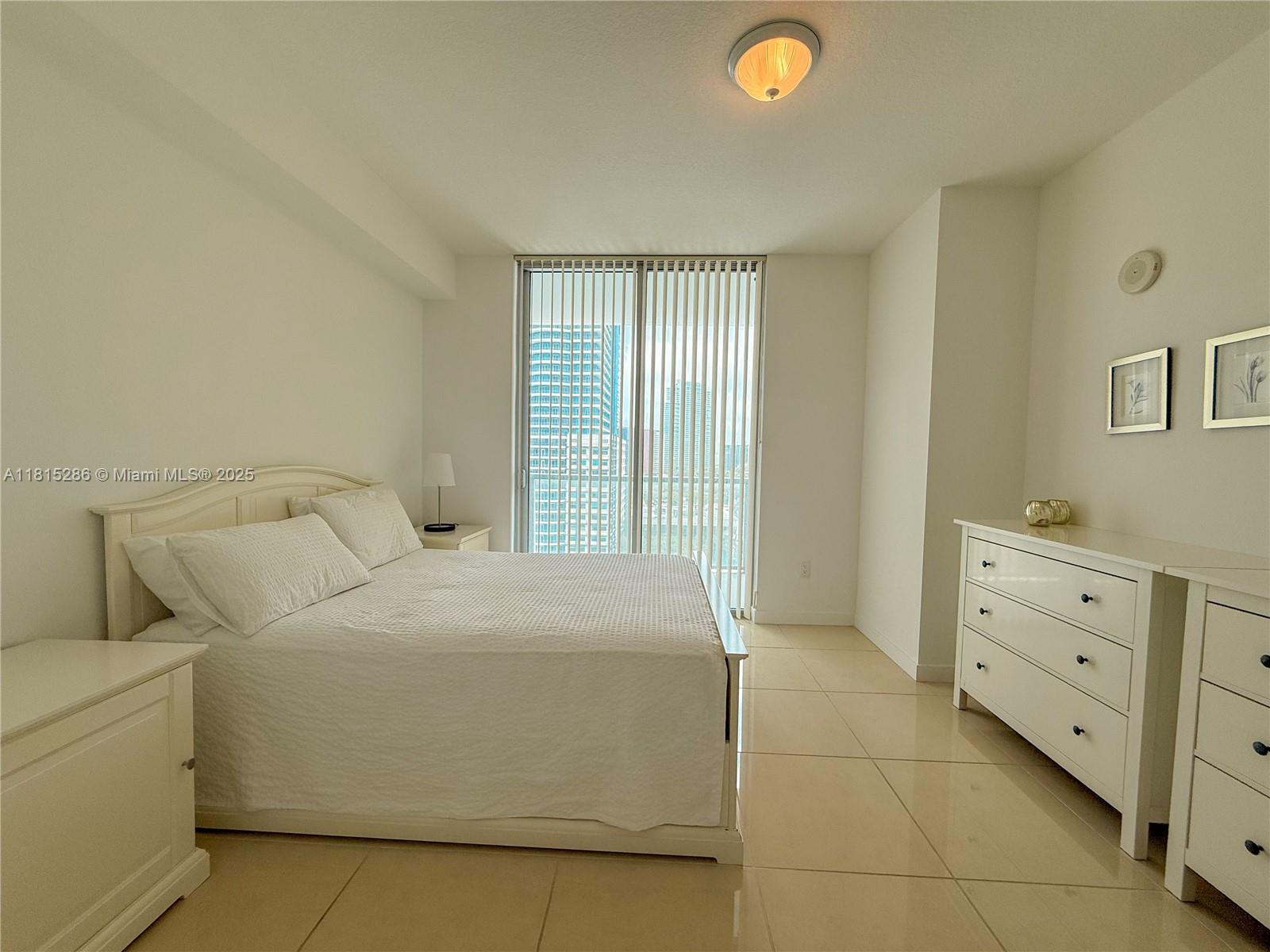 THE AXIS ON BRICKELL COND - Residential