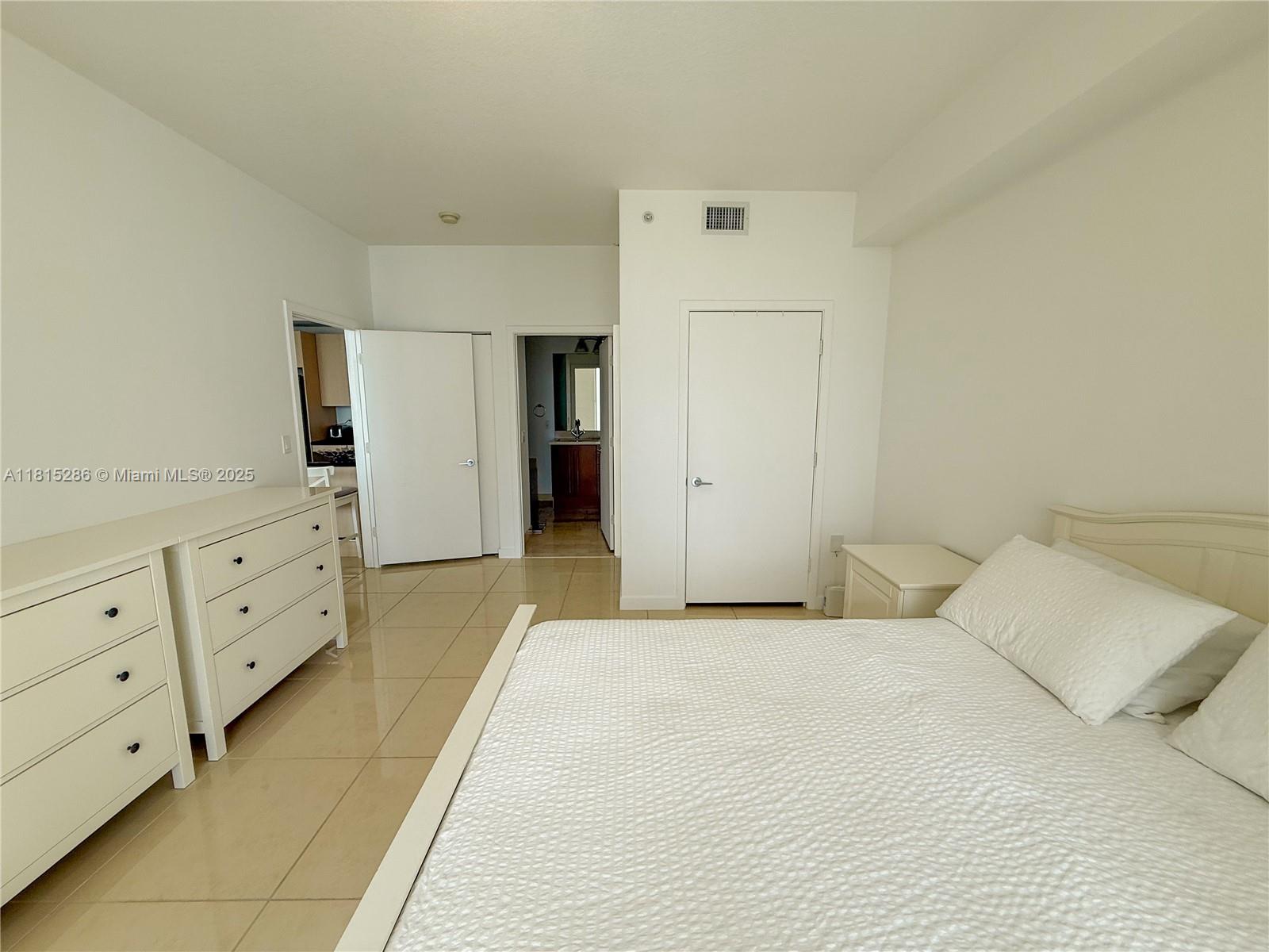 THE AXIS ON BRICKELL COND - Residential