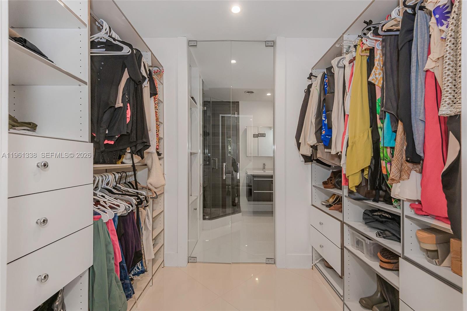 COUNTRY CLUB ESTATES UNIT - Residential