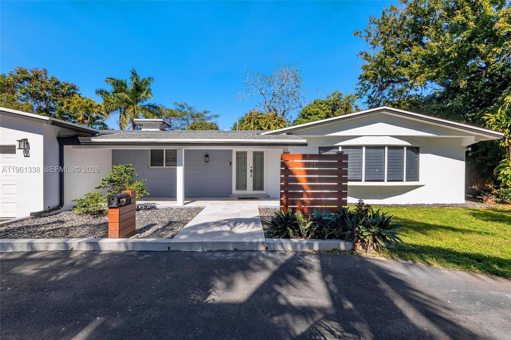 Photo of 4121 SW 3rd St, Plantation, FL 33317 (MLS # A11961338)