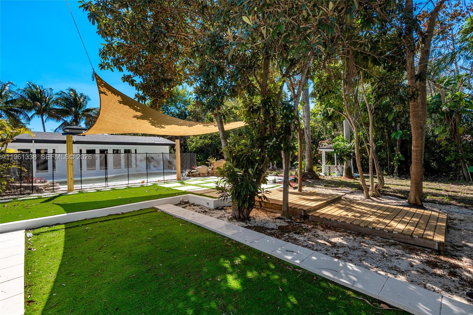 COUNTRY CLUB ESTATES UNIT - Residential