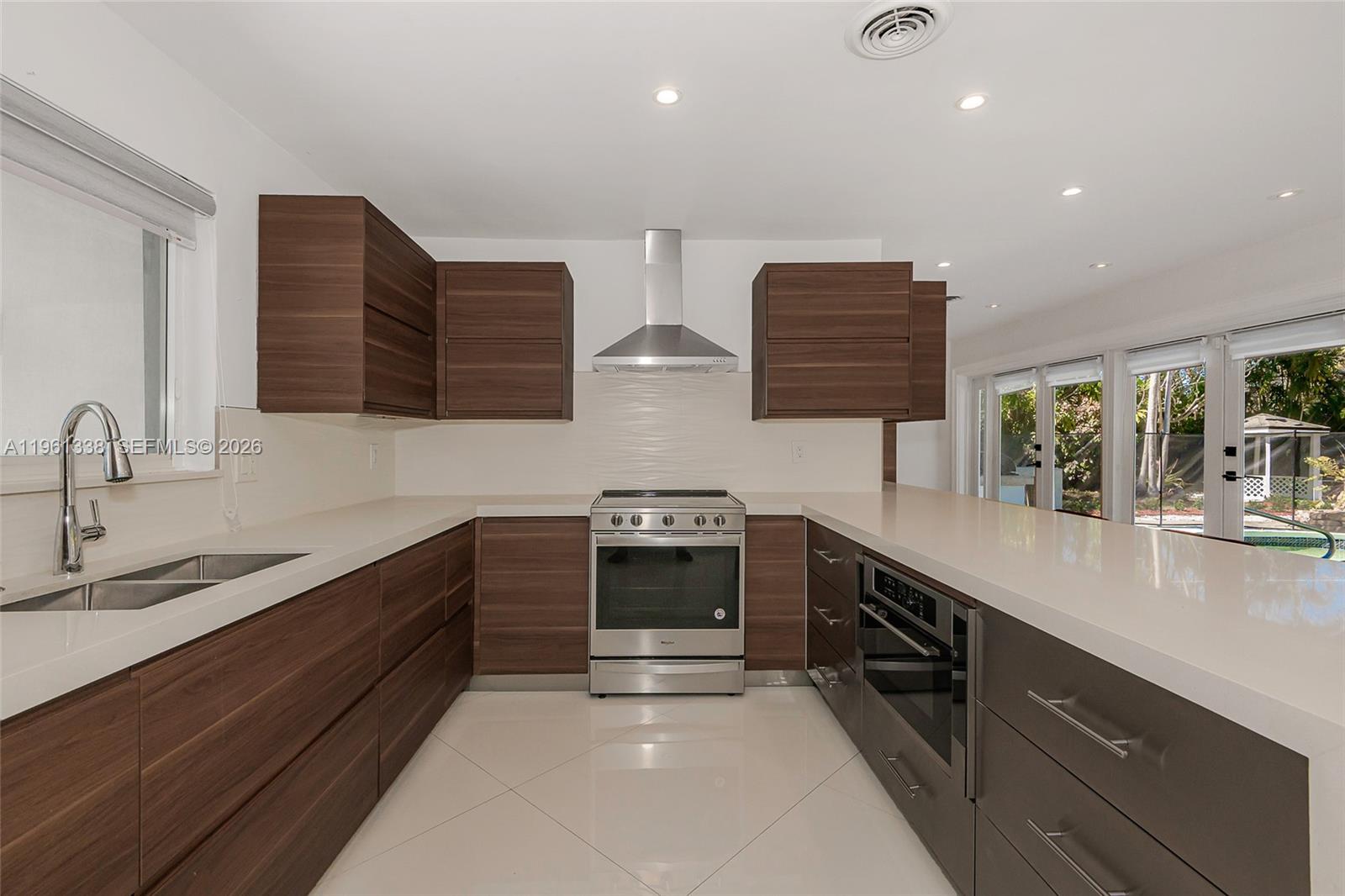 COUNTRY CLUB ESTATES UNIT - Residential