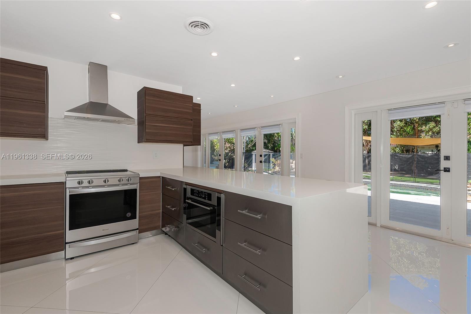 COUNTRY CLUB ESTATES UNIT - Residential