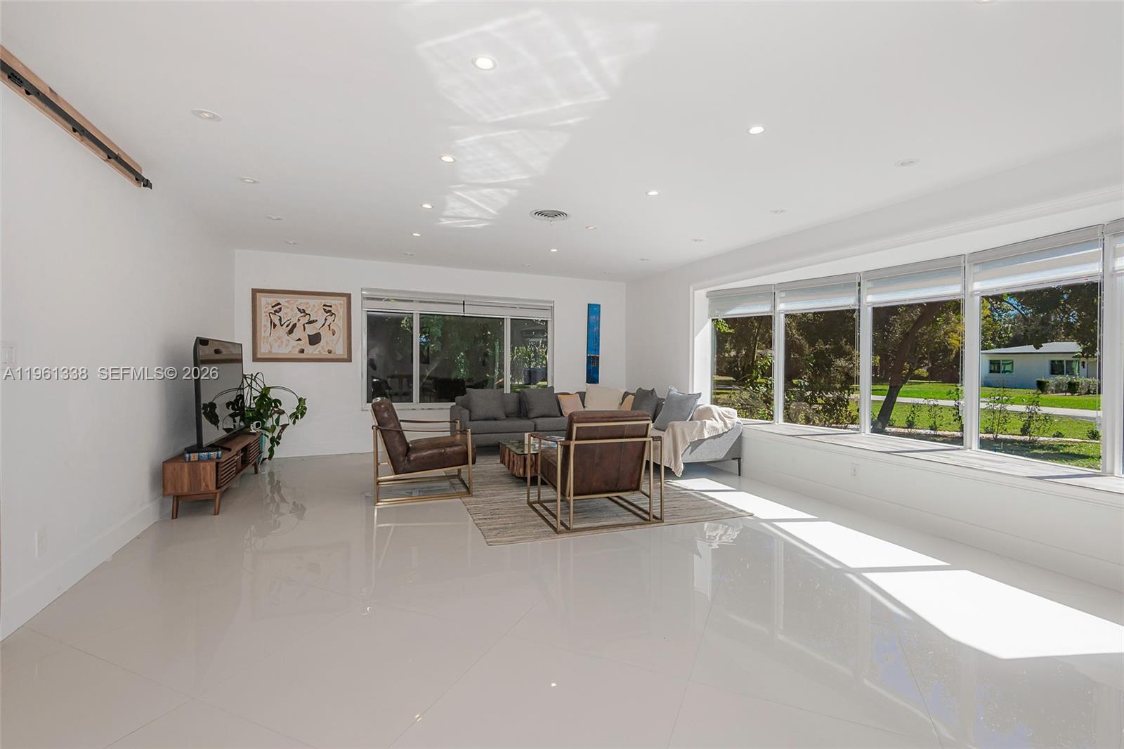 COUNTRY CLUB ESTATES UNIT - Residential