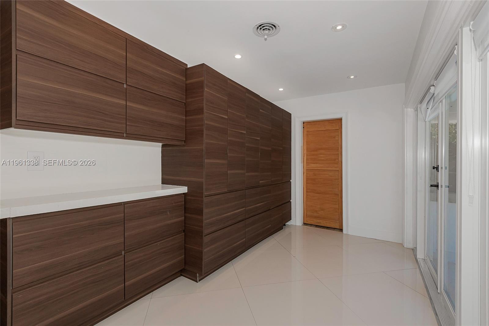 COUNTRY CLUB ESTATES UNIT - Residential