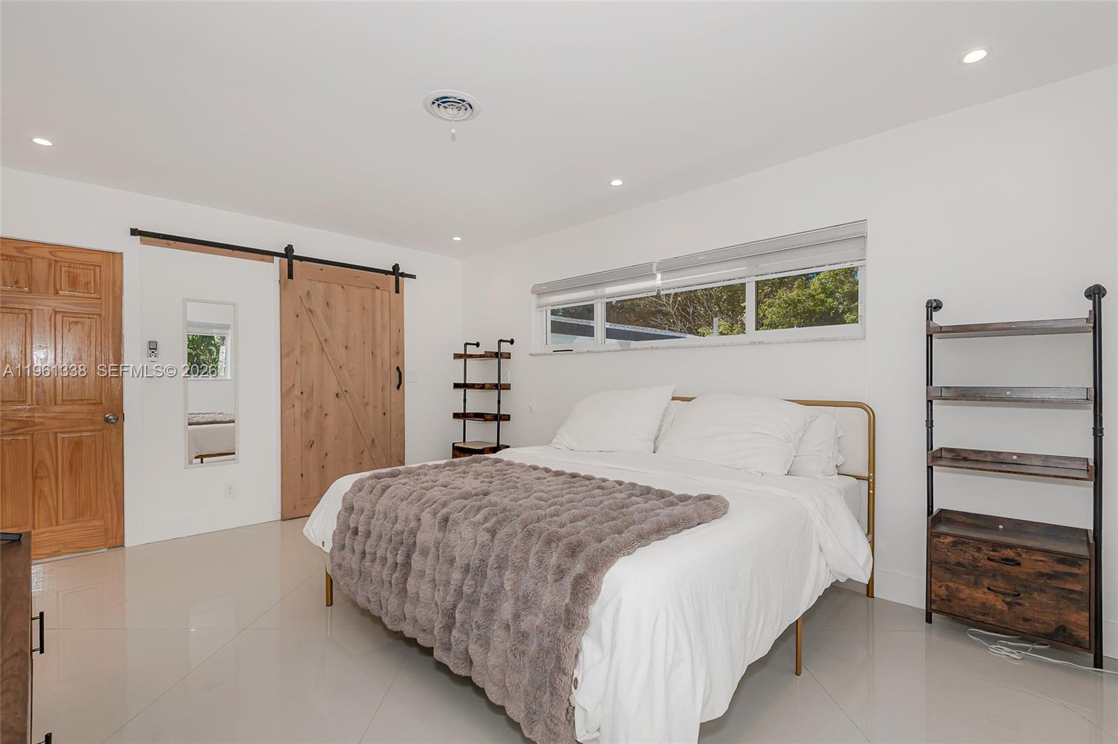 COUNTRY CLUB ESTATES UNIT - Residential