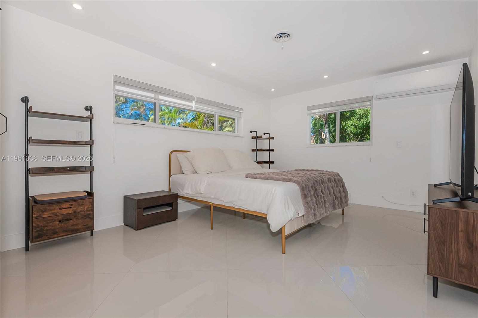 COUNTRY CLUB ESTATES UNIT - Residential