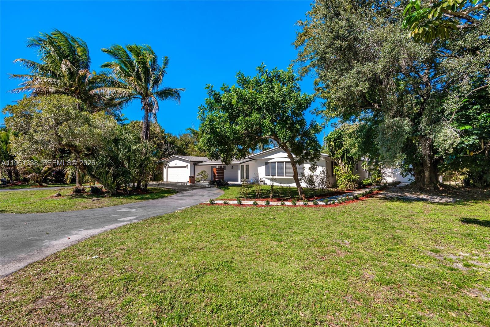 COUNTRY CLUB ESTATES UNIT - Residential