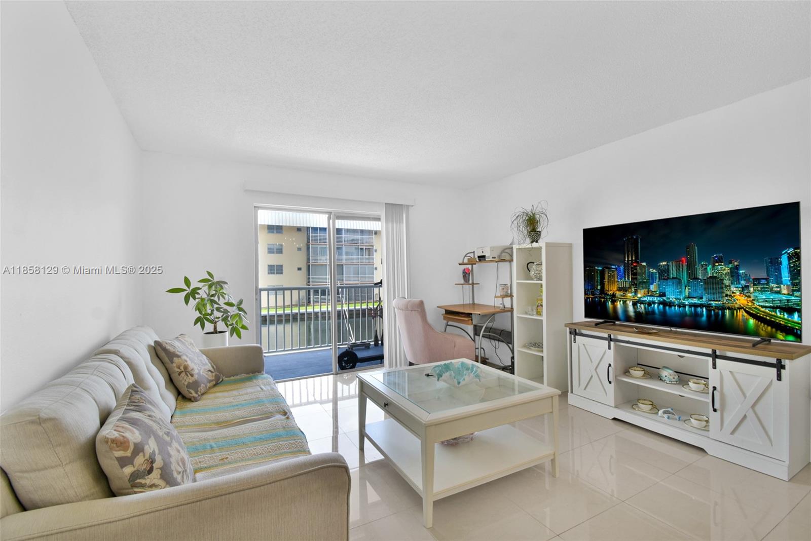 Ready to move in! Perfectly Located FULLY FURNISHED 1 Bed, 1 Bath Condo minutes from Sunny Isles Beach and
Oleta River State Park. Enjoy the relaxing canal (water) view from your large balcony. Easy access to shops,
restaurants, movie theaters, and transportation.
