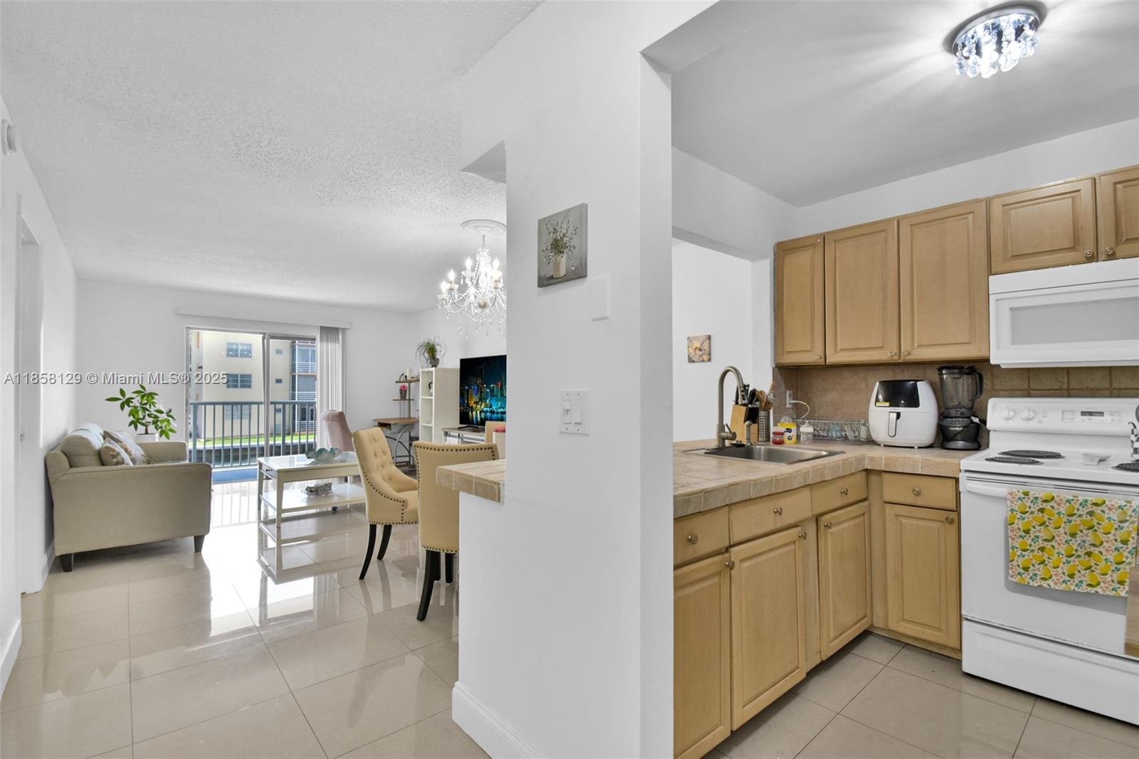 3527 NE 168th St 203
