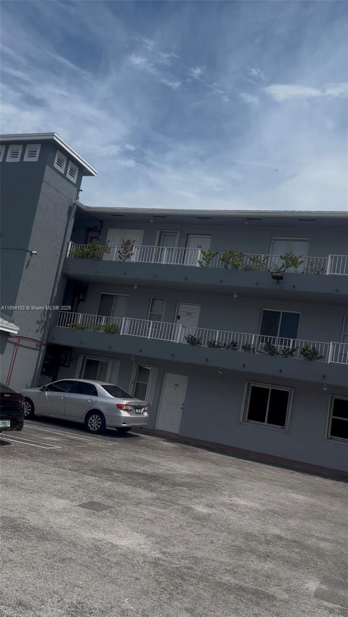 LAS VILLAS CONDO - Residential Lease