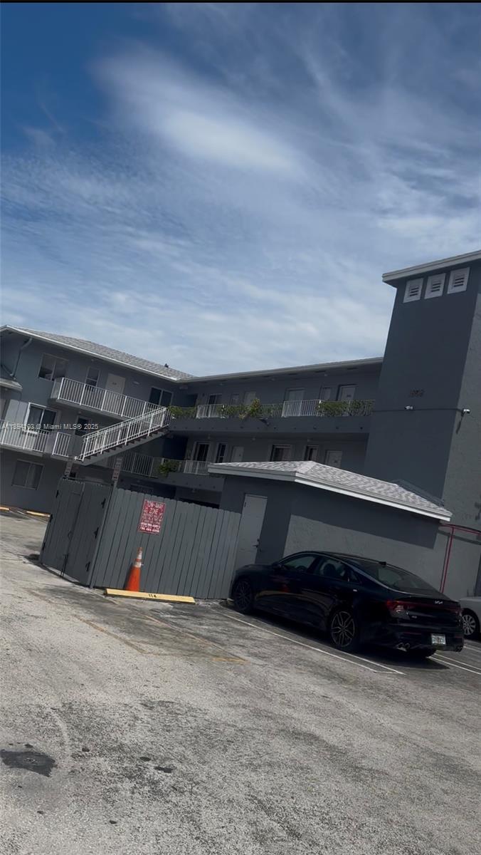 LAS VILLAS CONDO - Residential Lease