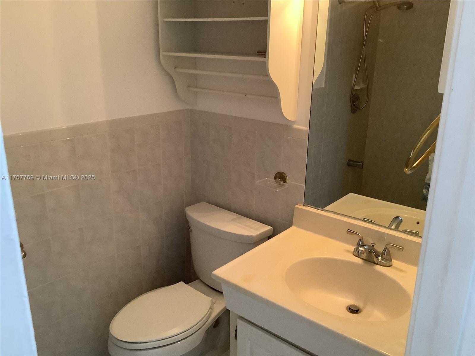 TERRANOVA CONDO #10 - Residential