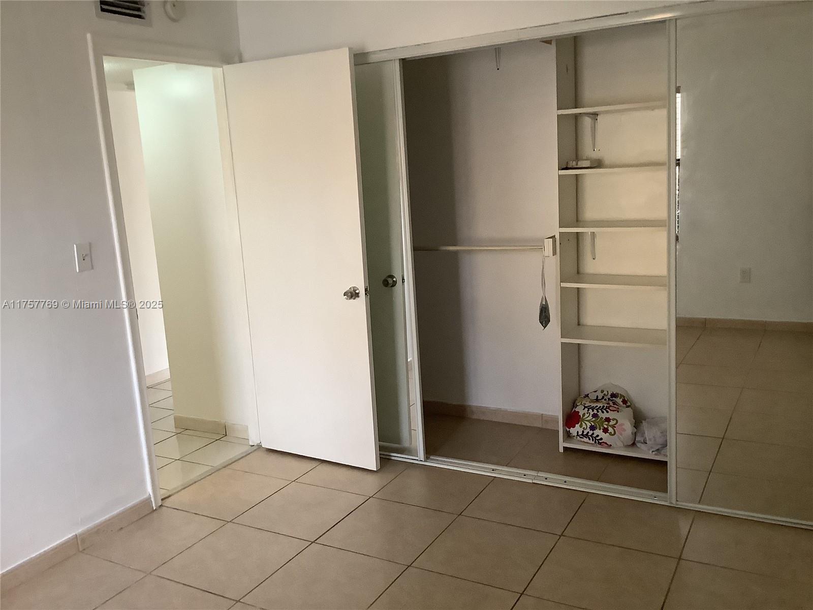 TERRANOVA CONDO #10 - Residential