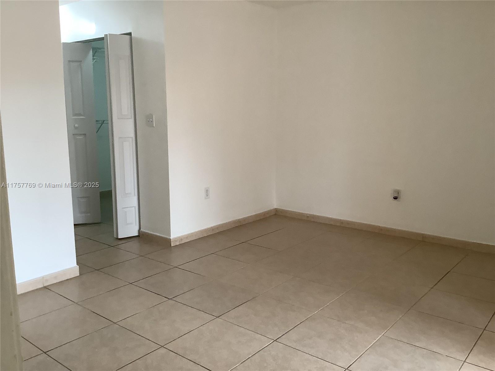 TERRANOVA CONDO #10 - Residential