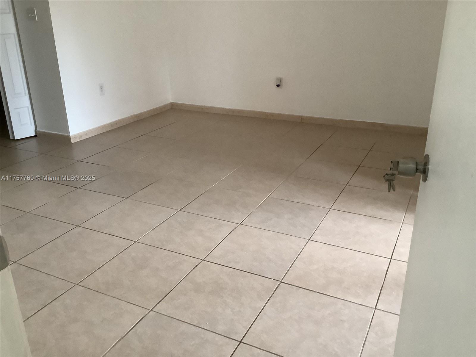 TERRANOVA CONDO #10 - Residential