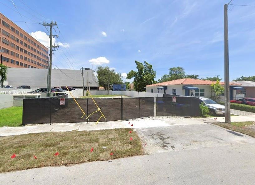 Investors! Location. Location. Discover the potential of this expansive nearly 7,000 sq ft lot nestled in the vibrant heart of Coral Gables.
Explore the potential to upgrade to T4 zoning, enabling a striking 4-unit development spanning 4 floors. This exceptional property presents a rare chance for investors and developers to enhance the esteemed Gables neighborhood.