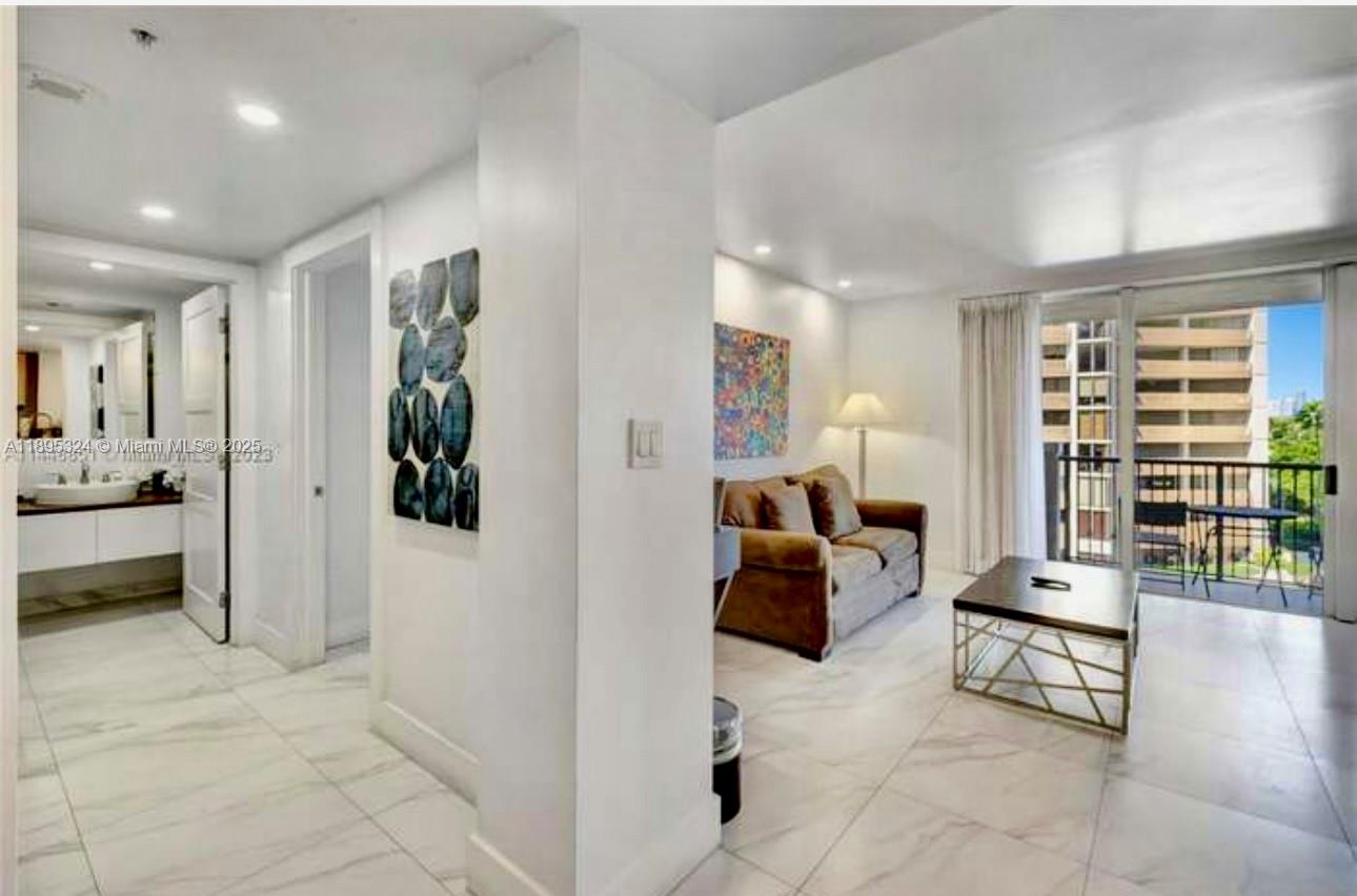 THE MUTINY CONDO - Residential