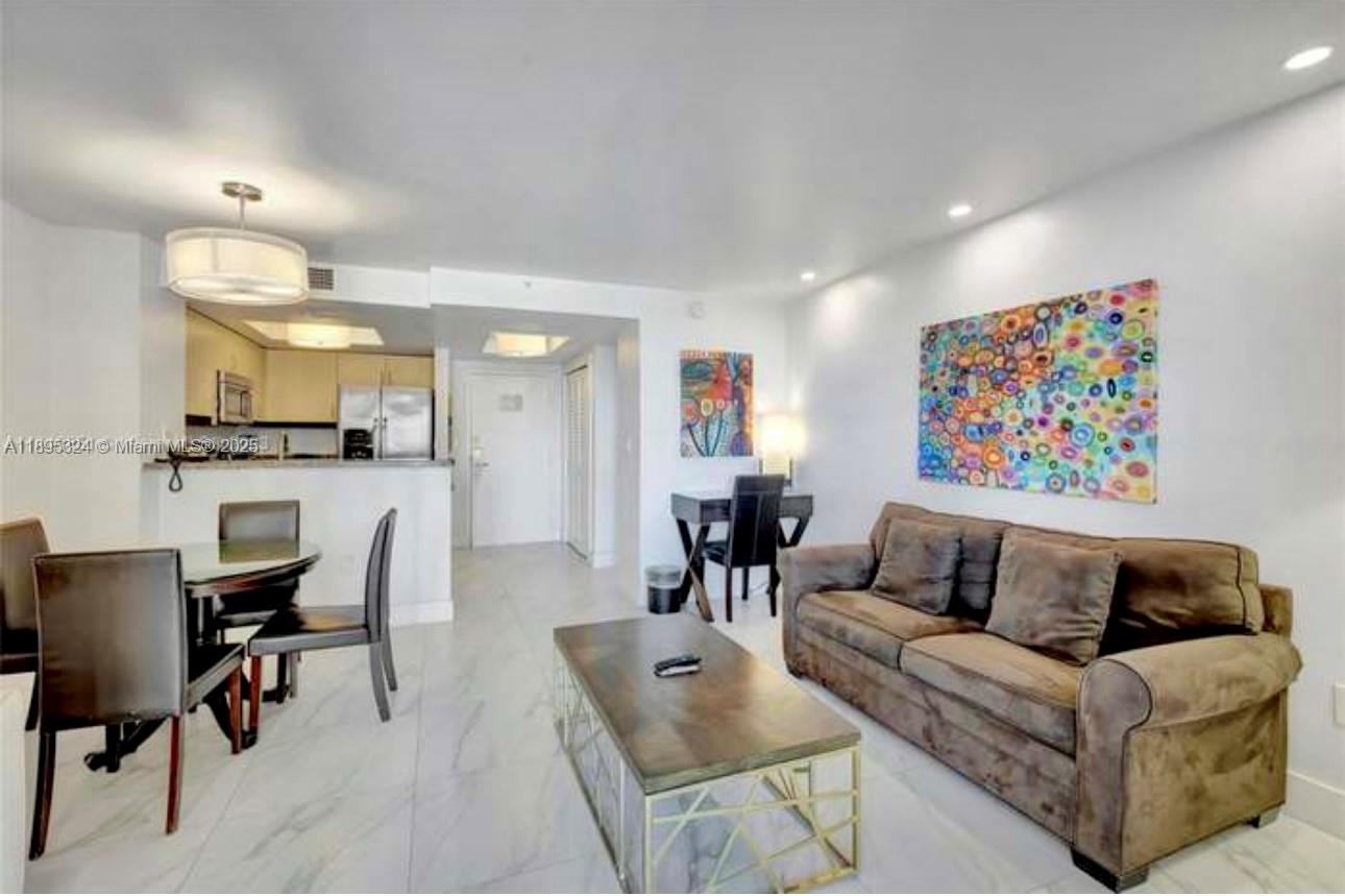THE MUTINY CONDO - Residential