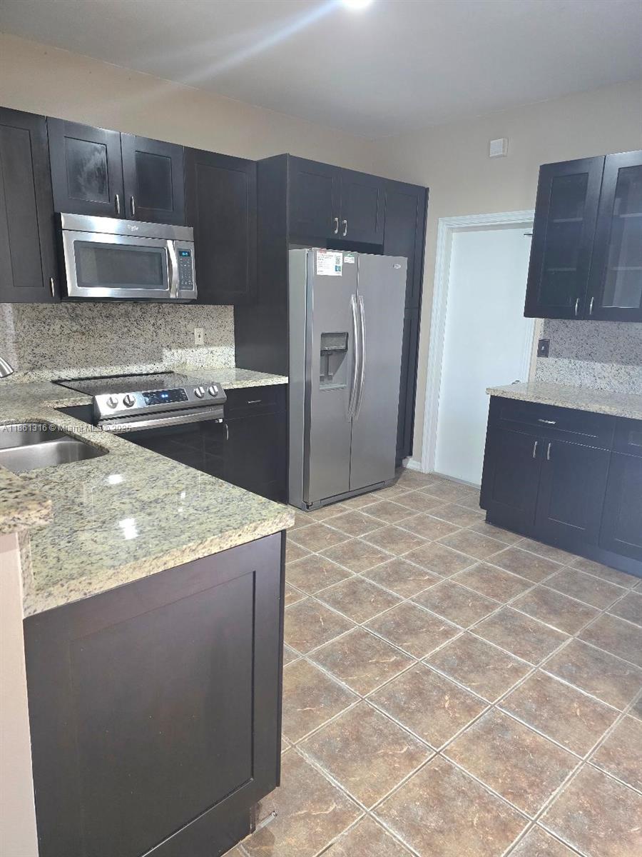 Great townhouse in desirable City of Weston, 2/2.5 with 1 car garage. kitchen has granite counter tops, large
dining-living room, 1/2 bath and nice screened patio with garden view in the first floor. Two bedrooms upstairs
each with its own full bathroom and walk-in closet. Ceramic in 1st floor and Vinyl in 2nd floor, except the bathrooms
that have tile. Has one car garage attached and lots of guest parking. Very quiet community with pool and child
playground area, close to I-75, Sawgrass express way and I-595. Best schools district in Broward County. Hurry to
see this one as per won't last!!!