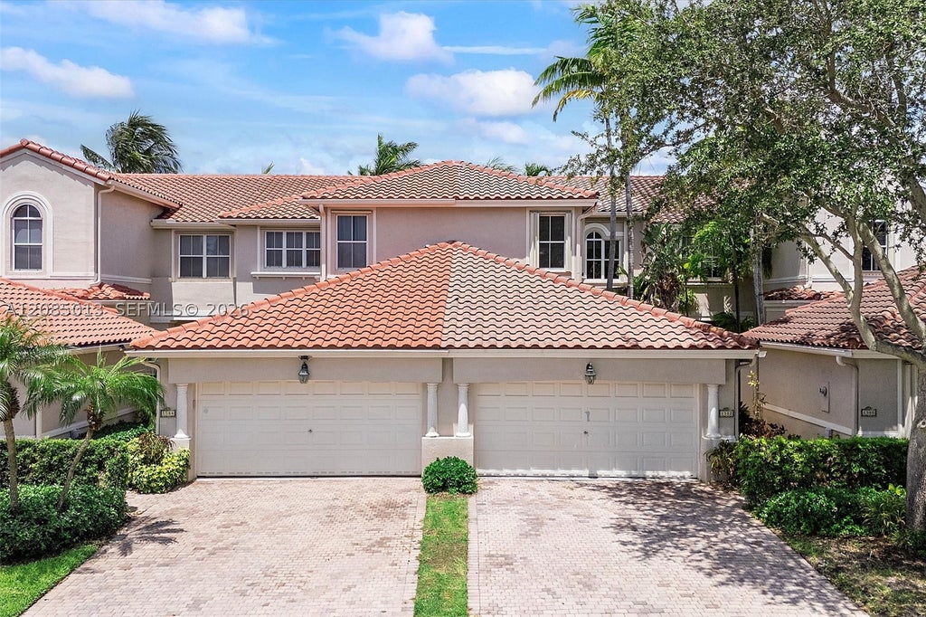 Photo of 1382 Harbor Vw W #0, Hollywood, FL 33019 (MLS # A12085013)