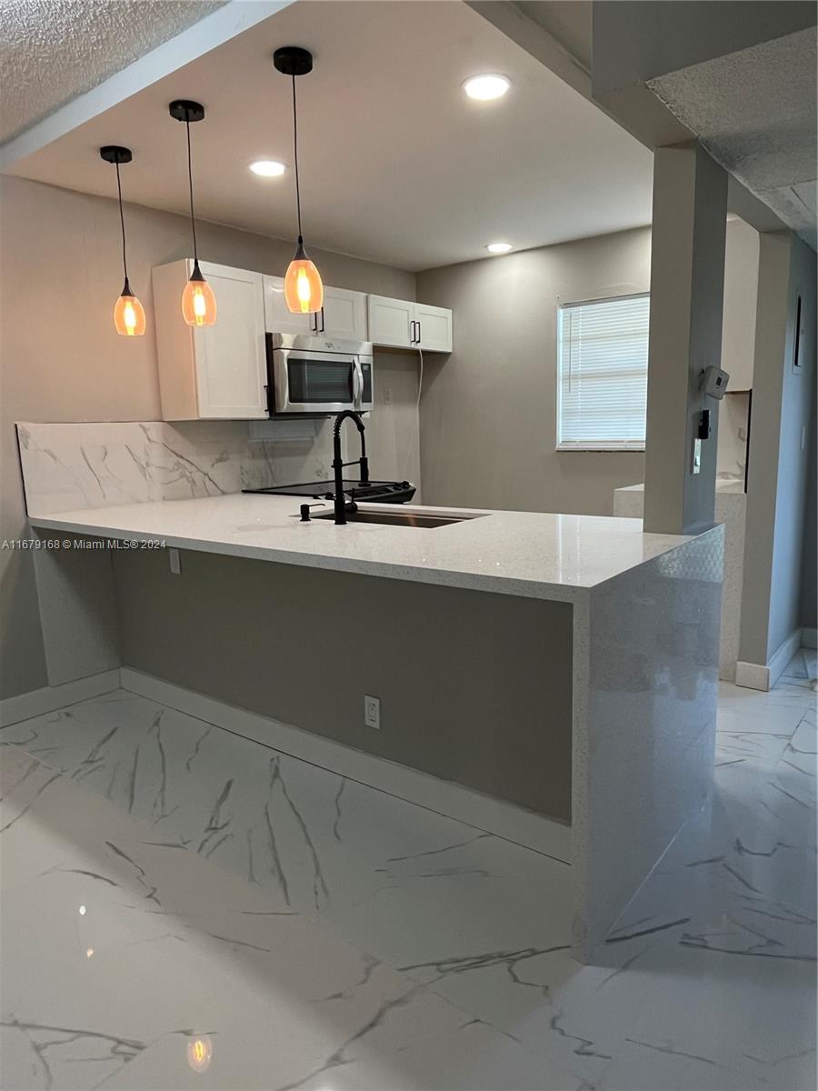 Property for Sale at 5102 Nw 36th St 605, Lauderdale Lakes, Broward County, Florida - Bedrooms: 1 
Bathrooms: 1  - $145,000