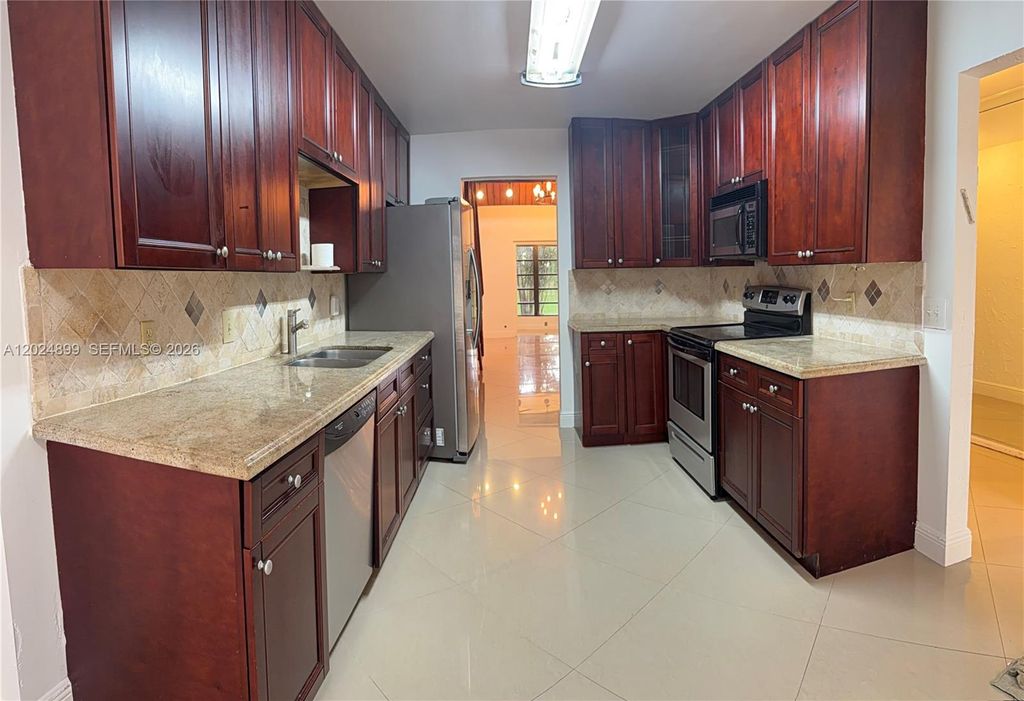 Photo of 6620 Tiburon Cir #3, Boca Raton, FL 33433 (MLS # A12024899)