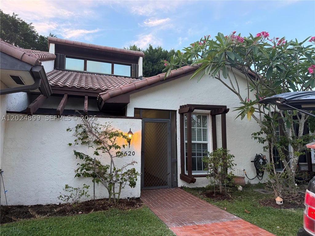 Photo of 6620 Tiburon Cir #3, Boca Raton, FL 33433 (MLS # A12024899)