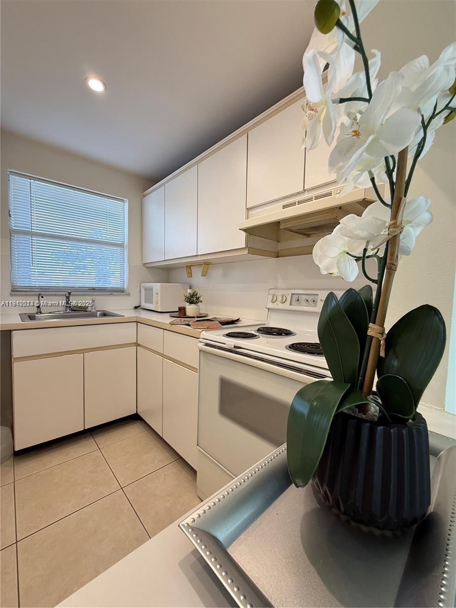 SUNRISE LAKES 88 CONDO - Residential