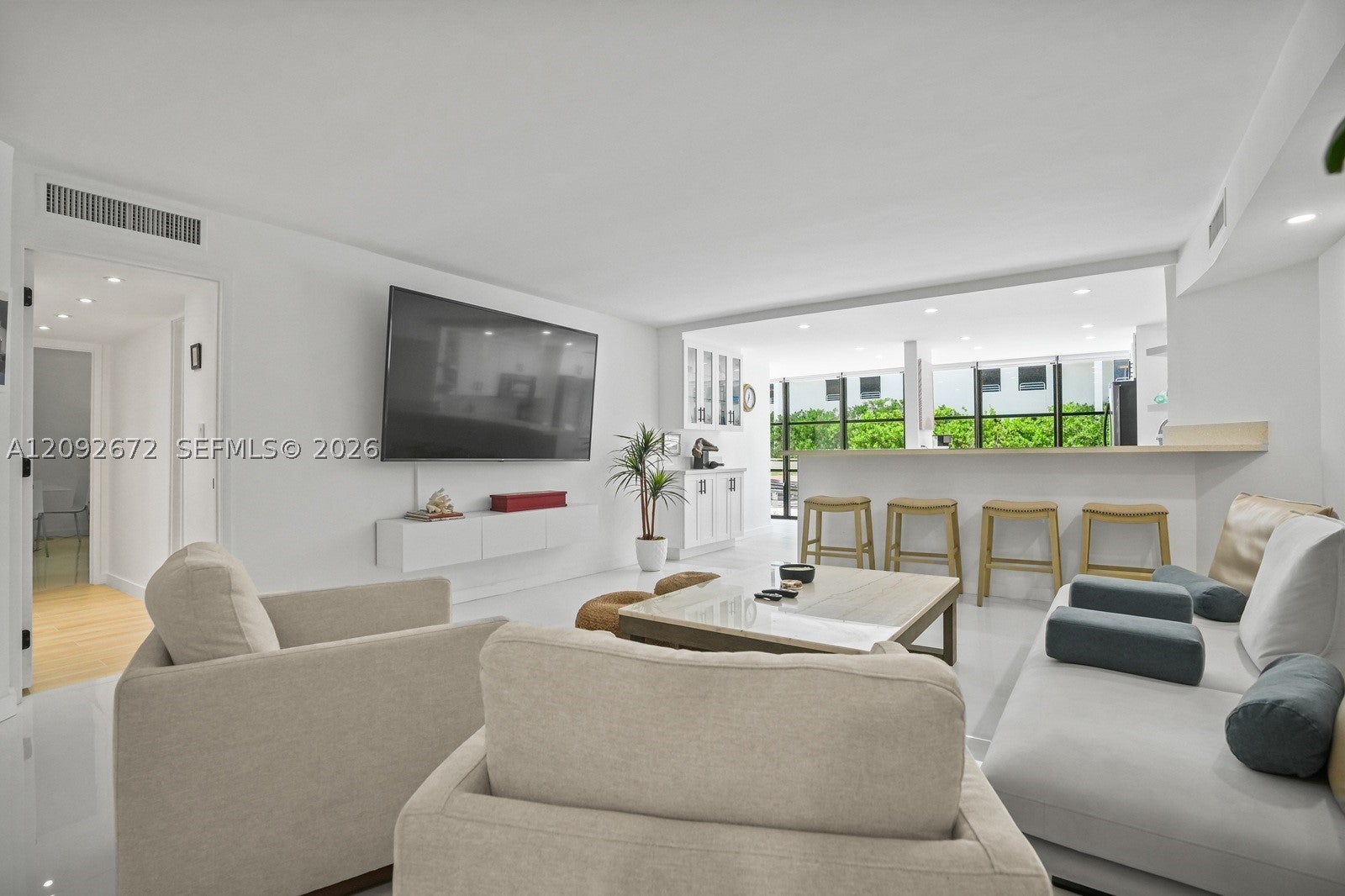 6423 Collins Ave 203