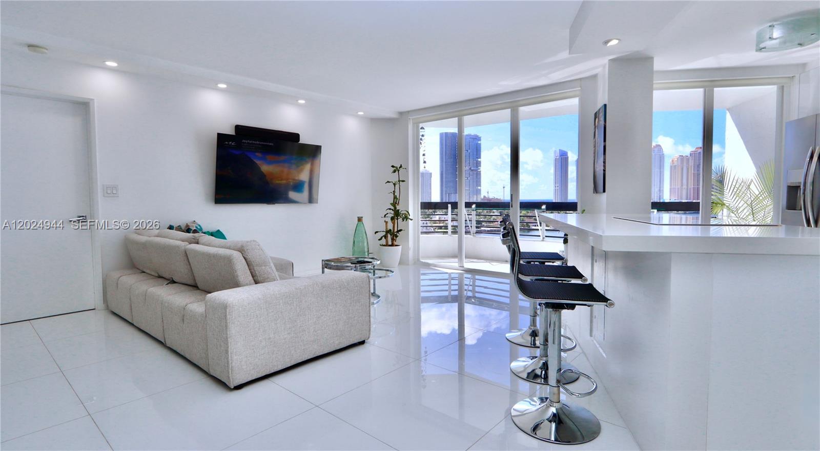 3600 Mystic Pointe Dr 1115